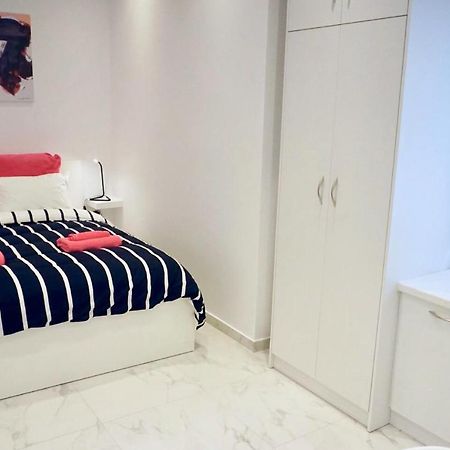 Cozy Apartment In The Center Of Атина Екстериор снимка